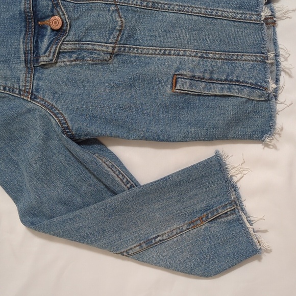 Old Navy MODIFIED Raw Hem Denim Trucker Jacket, Color Blue Size M - Picture 5 of 15